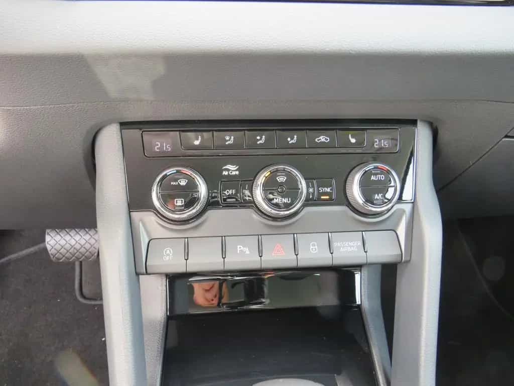 Skoda Karoq 1,5 TSI SELECT +LED+CAM+TEMP 02/2024-photo-21