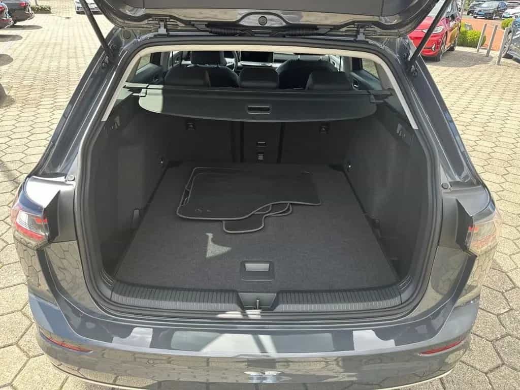 Volkswagen Golf VIII Variant 1.5 TSI Style DSG Clima+ACC+Ma 02/2025-photo-17