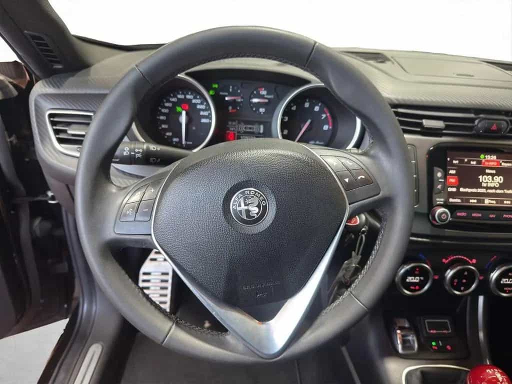 Alfa Romeo Giulietta Sport 1.4 TB*Einparkhilfe*Sitzheizung* 08/2018-photo-13