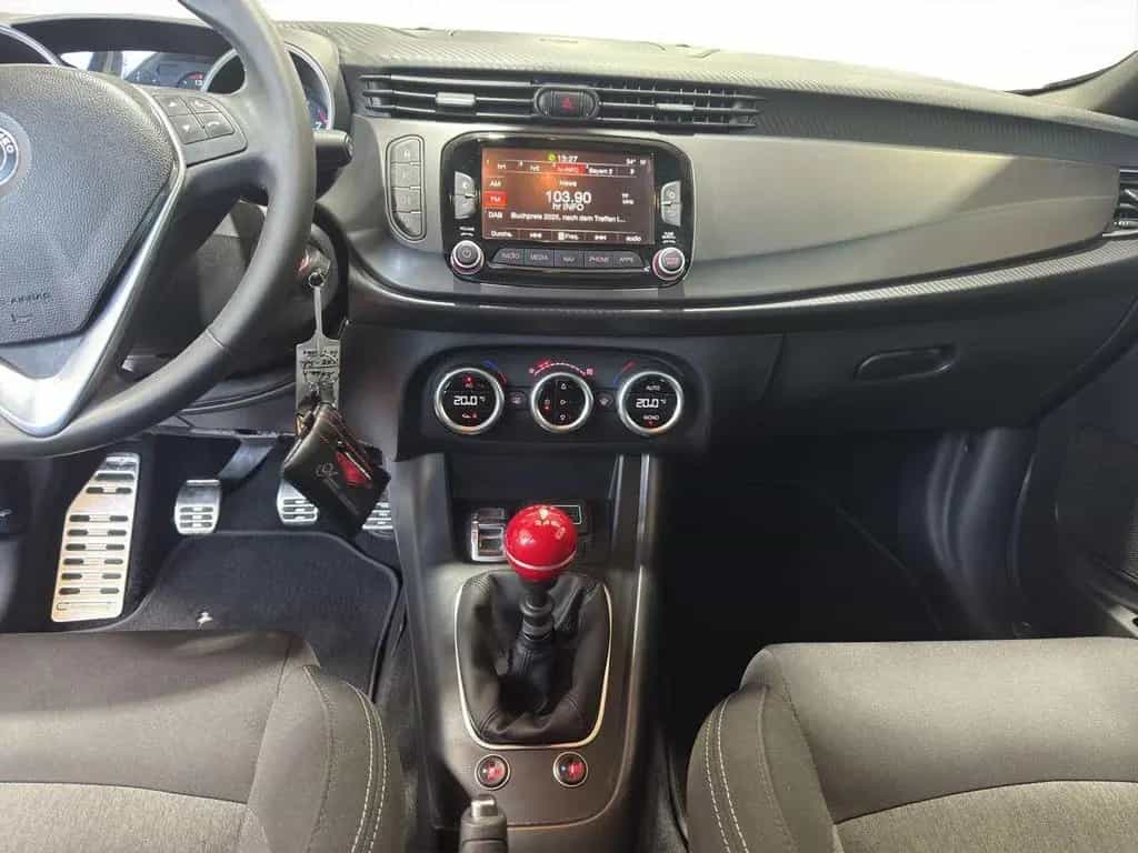 Alfa Romeo Giulietta Sport 1.4 TB*Einparkhilfe*Sitzheizung* 08/2018-photo-15