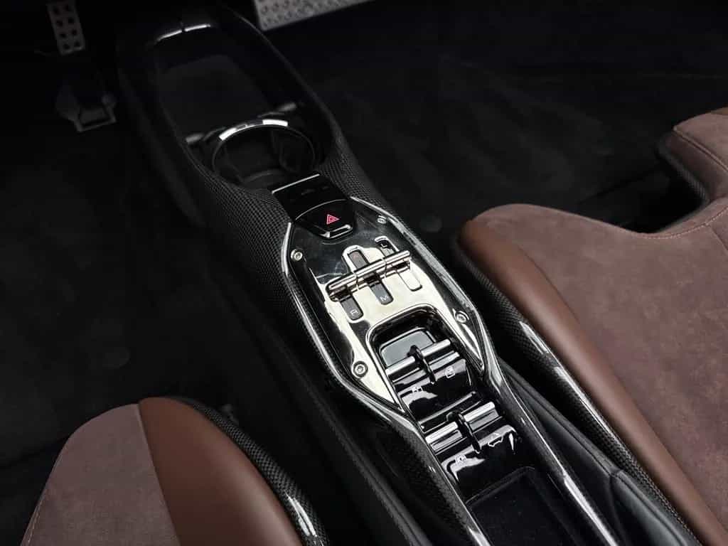 Ferrari SF90 Spider *Embleme*Navi*PDC*Klima*Leder* 07/2021-photo-18