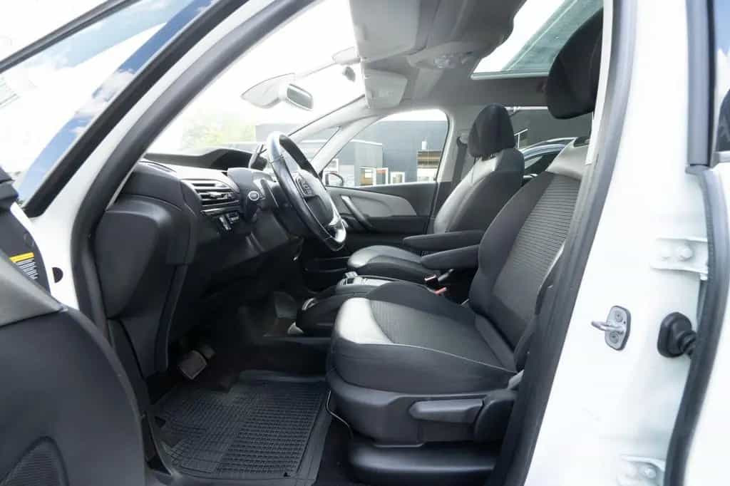Citroën C4 1.2 PureTech 130 EU6 7 Sitze AUTO NUR AN GEWE 01/2018-photo-11