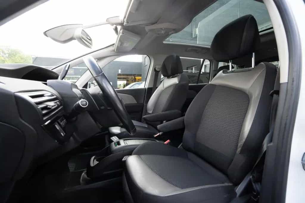 Citroën C4 1.2 PureTech 130 EU6 7 Sitze AUTO NUR AN GEWE 01/2018-photo-12