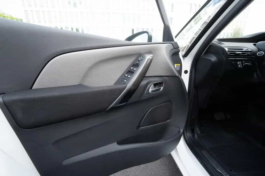 Citroën C4 1.2 PureTech 130 EU6 7 Sitze AUTO NUR AN GEWE 01/2018-photo-13