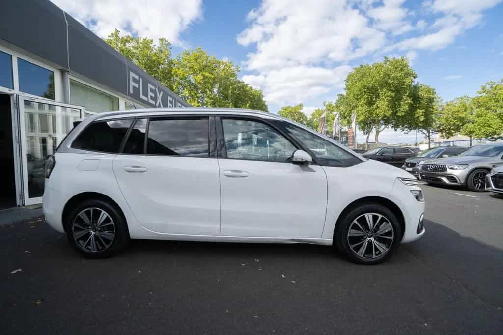 Citroën C4 1.2 PureTech 130 EU6 7 Sitze AUTO NUR AN GEWE 01/2018-photo-2