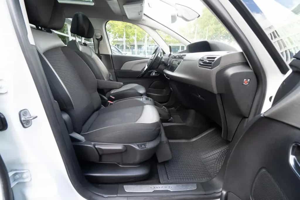 Citroën C4 1.2 PureTech 130 EU6 7 Sitze AUTO NUR AN GEWE 01/2018-photo-24