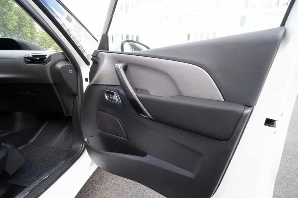 Citroën C4 1.2 PureTech 130 EU6 7 Sitze AUTO NUR AN GEWE 01/2018-photo-25