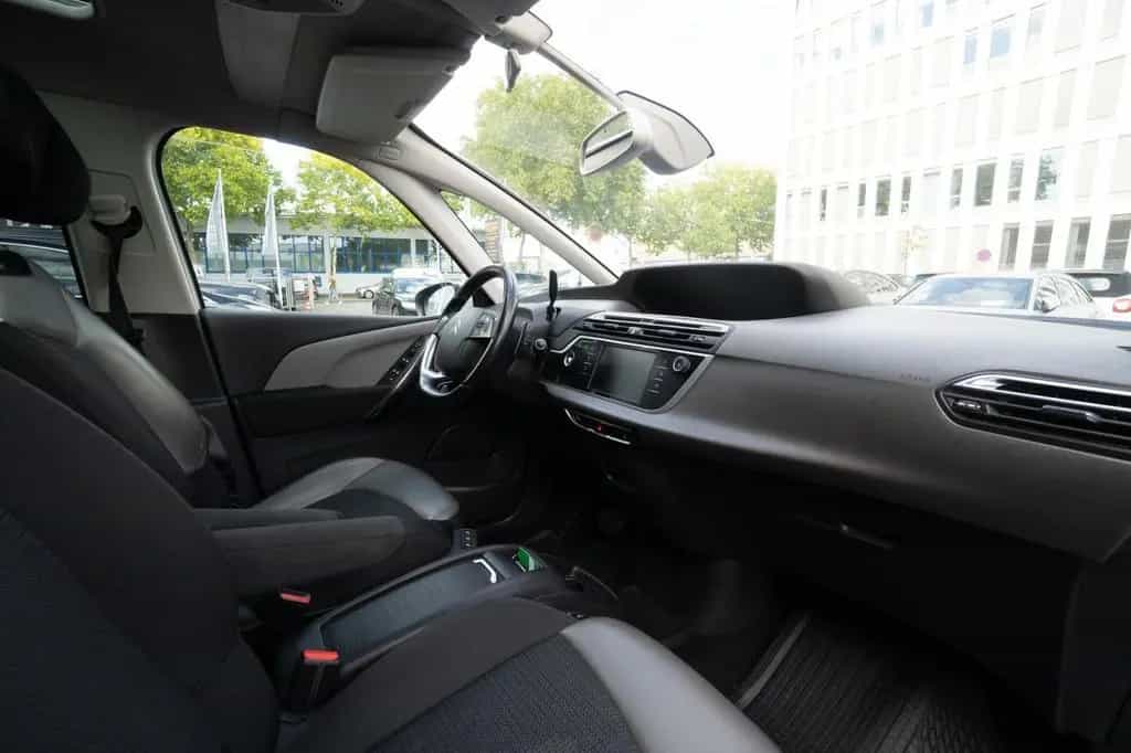 Citroën C4 1.2 PureTech 130 EU6 7 Sitze AUTO NUR AN GEWE 01/2018-photo-26