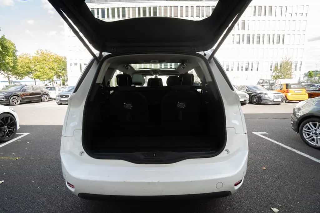 Citroën C4 1.2 PureTech 130 EU6 7 Sitze AUTO NUR AN GEWE 01/2018-photo-5