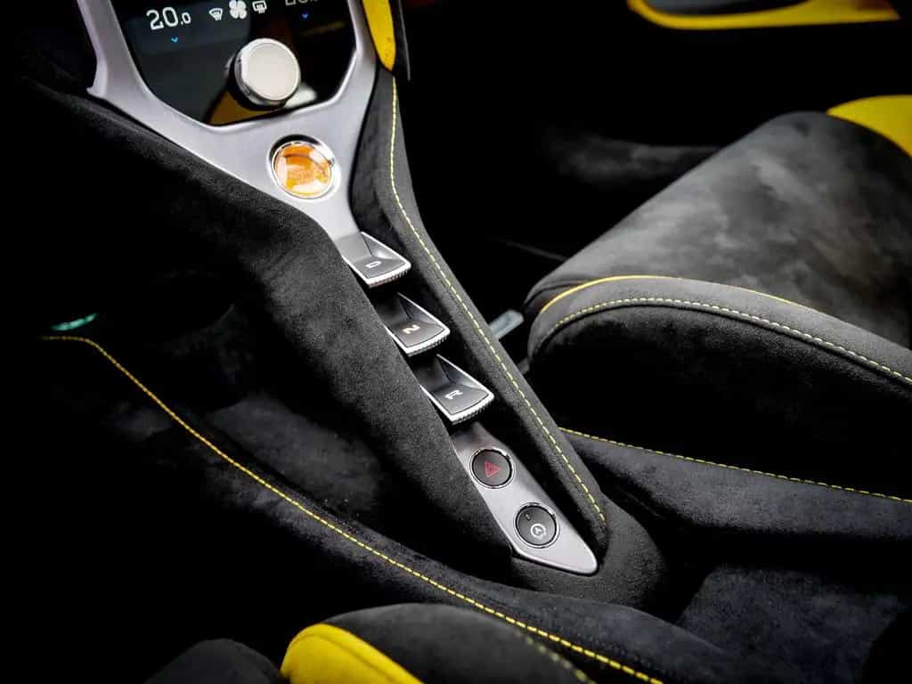 McLaren 750S Coupe MSO Contrast Pack, Bespoke, Lift null-photo-19