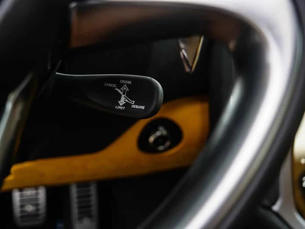 McLaren 750S Coupe MSO Contrast Pack, Bespoke, Lift null-photo-25