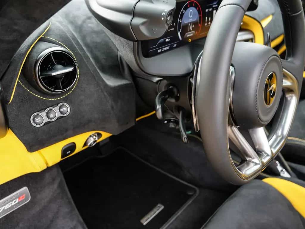 McLaren 750S Coupe MSO Contrast Pack, Bespoke, Lift null-photo-28