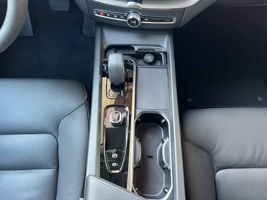 Volvo XC60 Core ACC+LED+Navi+SHZ+Winterp.+2xKlima 06/2024-photo-8