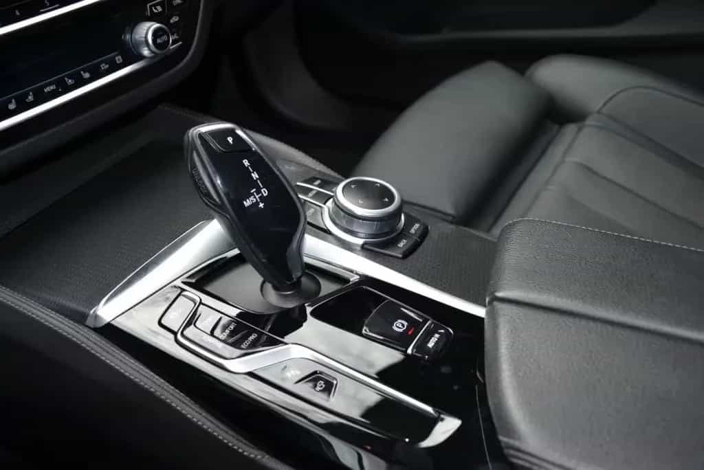BMW 520 d xDrive Touring Aut.*M Sport Paket*HeadUp*AH 08/2020-photo-16