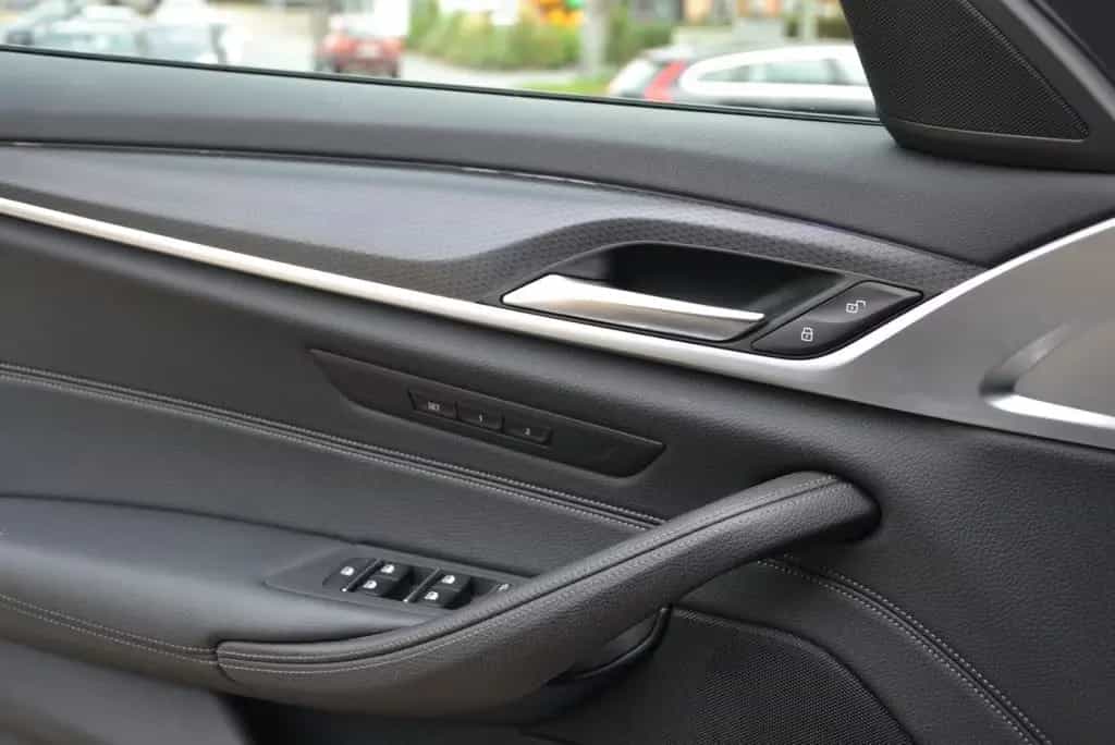BMW 520 d xDrive Touring Aut.*M Sport Paket*HeadUp*AH 08/2020-photo-27