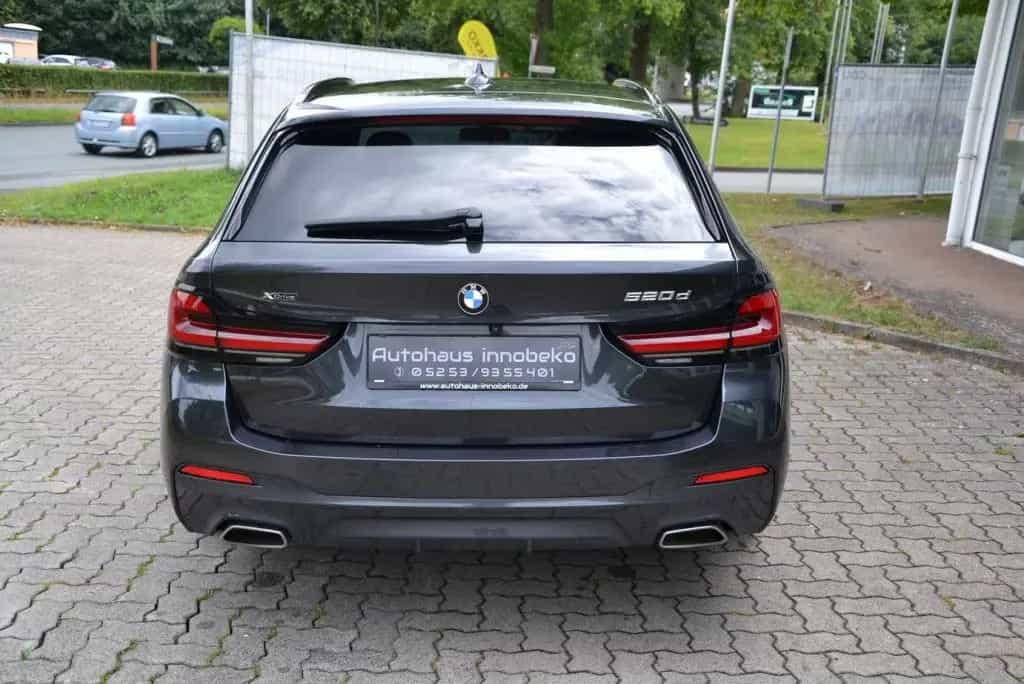 BMW 520 d xDrive Touring Aut.*M Sport Paket*HeadUp*AH 08/2020-photo-3