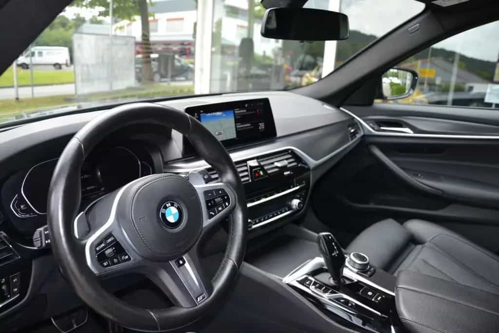 BMW 520 d xDrive Touring Aut.*M Sport Paket*HeadUp*AH 08/2020-photo-8