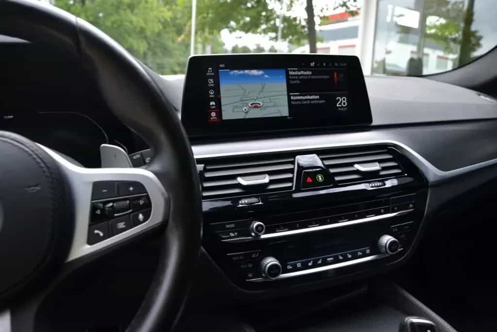 BMW 520 d xDrive Touring Aut.*M Sport Paket*HeadUp*AH 08/2020-photo-9