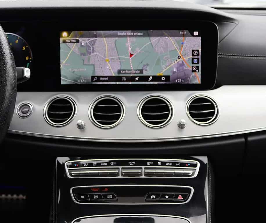 Mercedes-Benz E-Class 300 de T 4M 3x AMG KAMERA+PANORAMA+BURMESTER 10/2020-photo-9