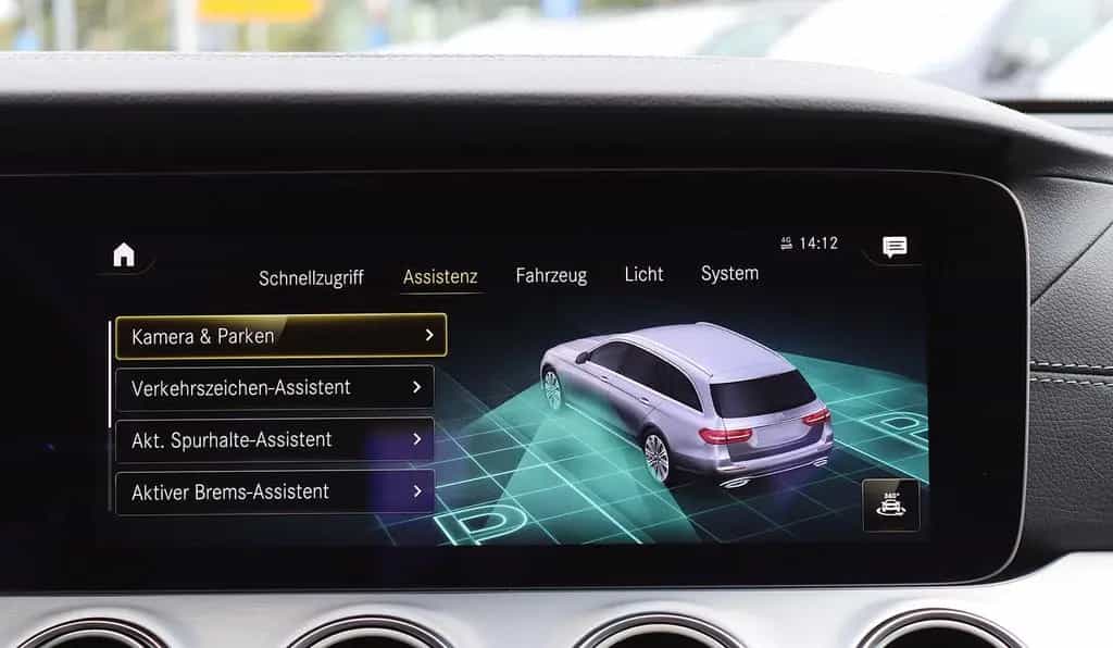 Mercedes-Benz E-Class 300 de T 4M 3x AMG KAMERA+PANORAMA+BURMESTER 10/2020-photo-19