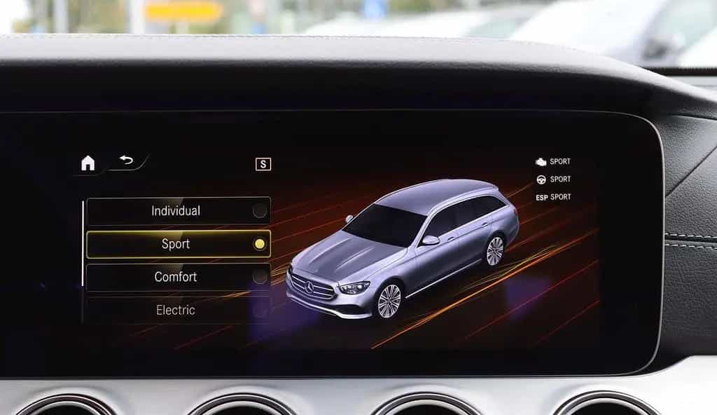 Mercedes-Benz E-Class 300 de T 4M 3x AMG KAMERA+PANORAMA+BURMESTER 10/2020-photo-21