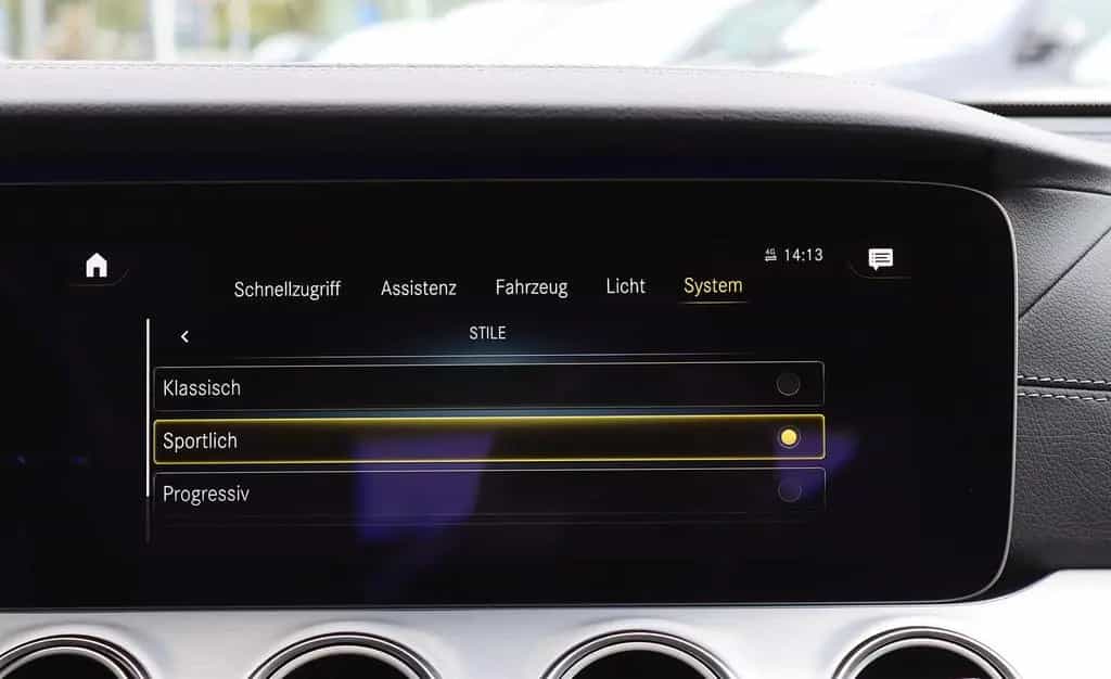 Mercedes-Benz E-Class 300 de T 4M 3x AMG KAMERA+PANORAMA+BURMESTER 10/2020-photo-23