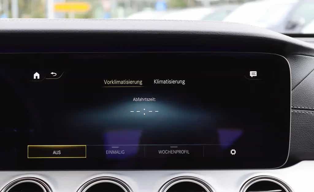 Mercedes-Benz E-Class 300 de T 4M 3x AMG KAMERA+PANORAMA+BURMESTER 10/2020-photo-25