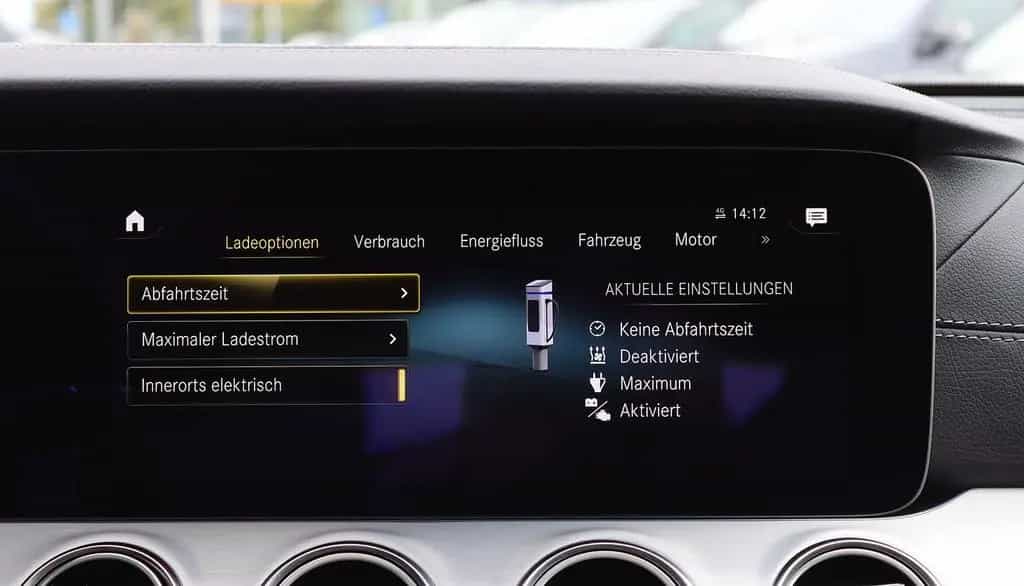 Mercedes-Benz E-Class 300 de T 4M 3x AMG KAMERA+PANORAMA+BURMESTER 10/2020-photo-26