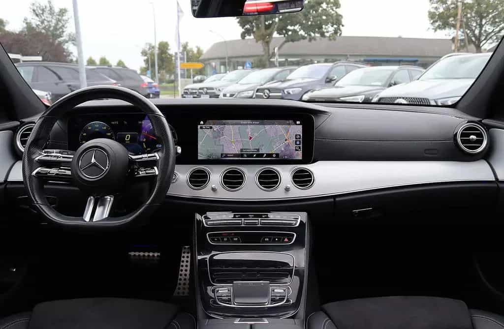 Mercedes-Benz E-Class 300 de T 4M 3x AMG KAMERA+PANORAMA+BURMESTER 10/2020-photo-8