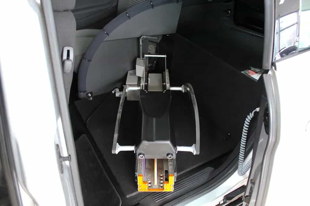 Ford Grand C-Max 1,5 Aut. Titanium *BEHINDERTENUMBAU* 06/2016-photo-16