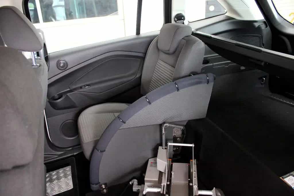 Ford Grand C-Max 1,5 Aut. Titanium *BEHINDERTENUMBAU* 06/2016-photo-17