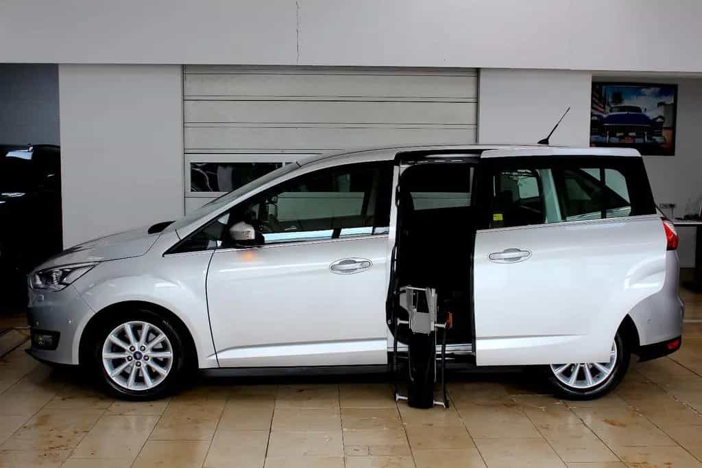 Ford Grand C-Max 1,5 Aut. Titanium *BEHINDERTENUMBAU* 06/2016-photo-2