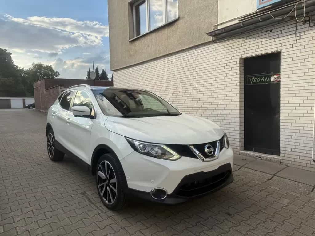 Nissan Qashqai Tekna TÜV NEU*AHK*PANO*AUTOMATIK 09/2015-photo-0
