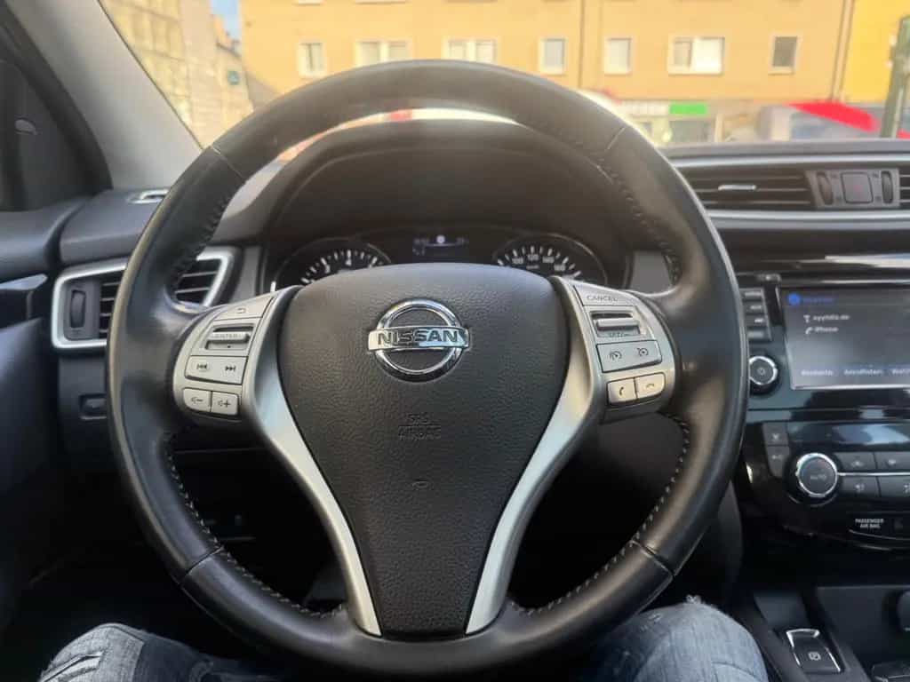 Nissan Qashqai Tekna TÜV NEU*AHK*PANO*AUTOMATIK 09/2015-photo-11
