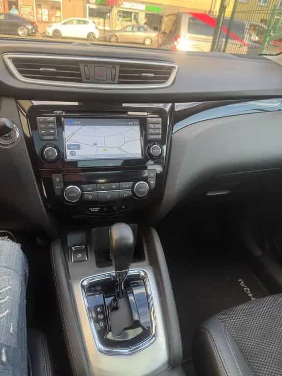 Nissan Qashqai Tekna TÜV NEU*AHK*PANO*AUTOMATIK 09/2015-photo-12