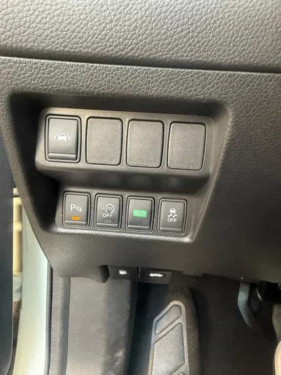 Nissan Qashqai Tekna TÜV NEU*AHK*PANO*AUTOMATIK 09/2015-photo-14
