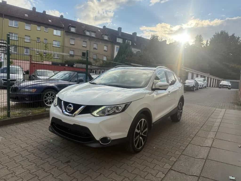 Nissan Qashqai Tekna TÜV NEU*AHK*PANO*AUTOMATIK 09/2015-photo-2