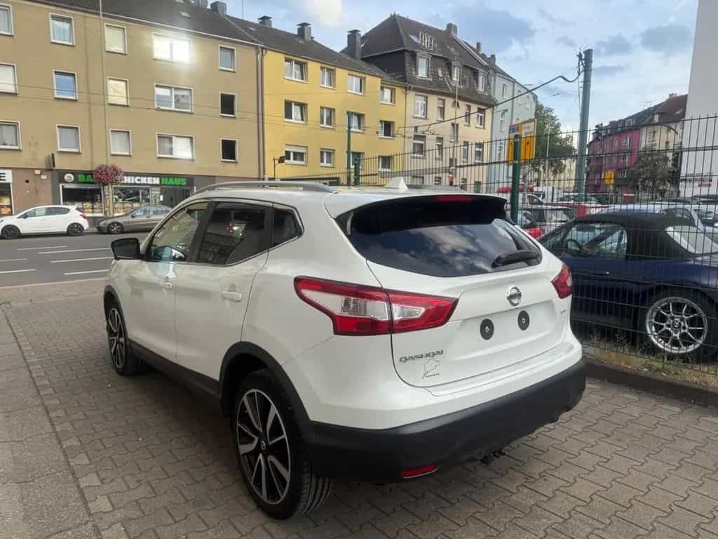 Nissan Qashqai Tekna TÜV NEU*AHK*PANO*AUTOMATIK 09/2015-photo-5