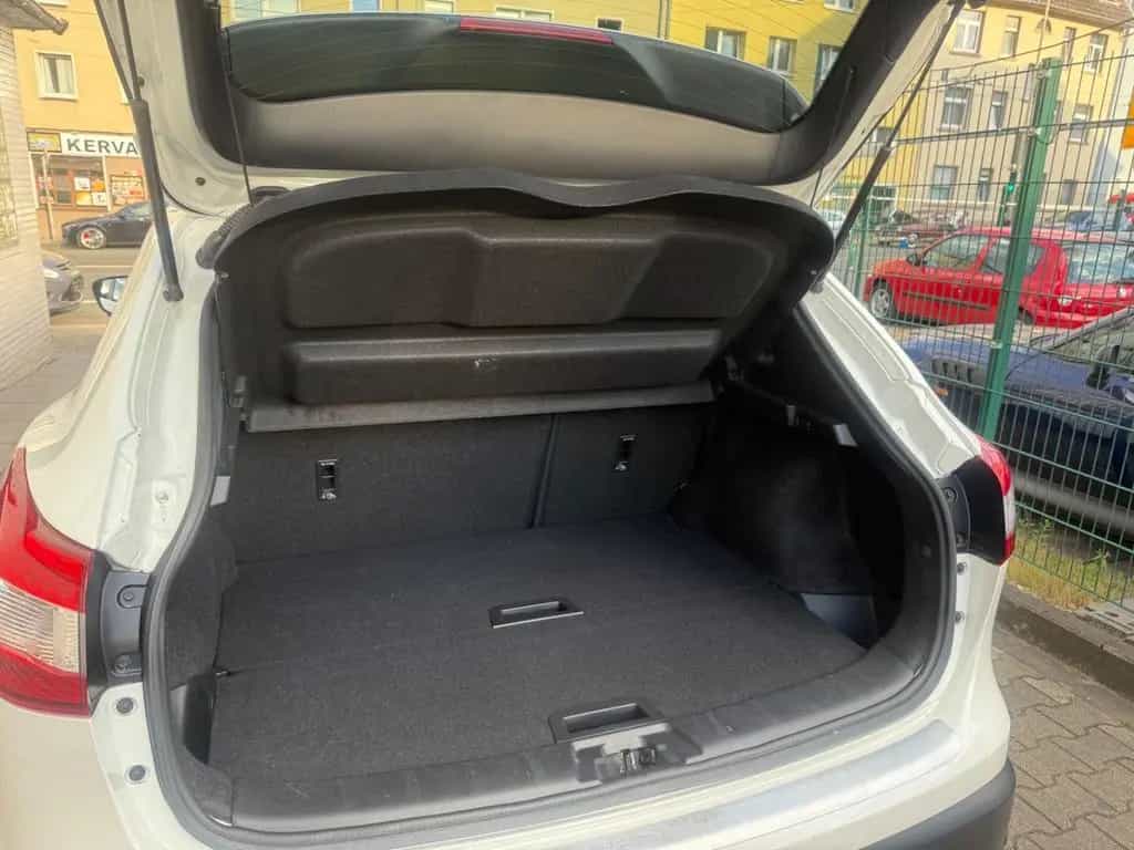 Nissan Qashqai Tekna TÜV NEU*AHK*PANO*AUTOMATIK 09/2015-photo-6