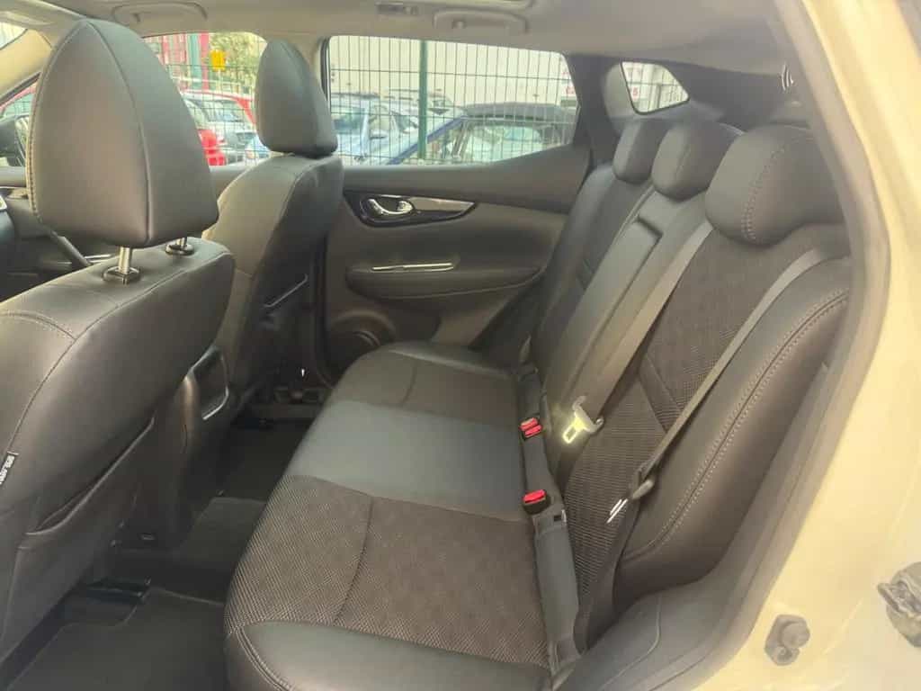 Nissan Qashqai Tekna TÜV NEU*AHK*PANO*AUTOMATIK 09/2015-photo-8