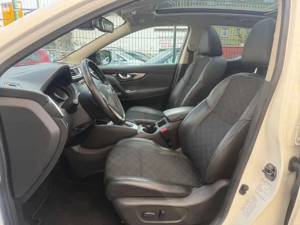 Nissan Qashqai Tekna TÜV NEU*AHK*PANO*AUTOMATIK 09/2015-photo-9