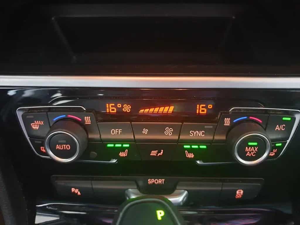 BMW 2 Series 220i Active Tourer AUTOMATIK | NAV | SHZ | 8Fach 03/2016-photo-22