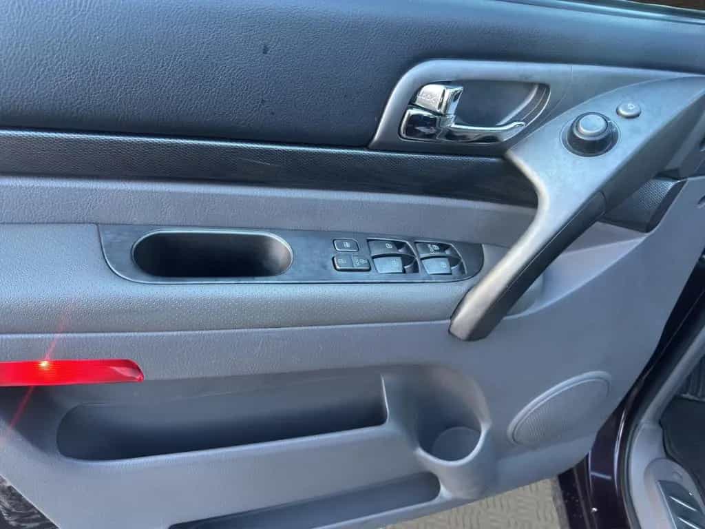 Ssangyong Rodius 2.0 e-XDi 200 Quartz 7-Sitzer AHK 10/2014-photo-11