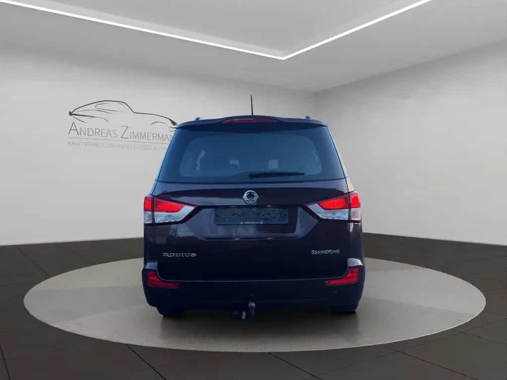 Ssangyong Rodius 2.0 e-XDi 200 Quartz 7-Sitzer AHK 10/2014-photo-2