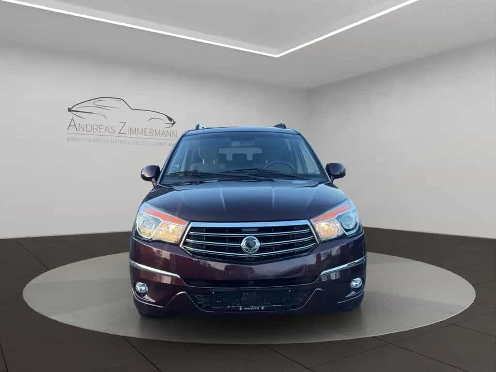 Ssangyong Rodius 2.0 e-XDi 200 Quartz 7-Sitzer AHK 10/2014-photo-3