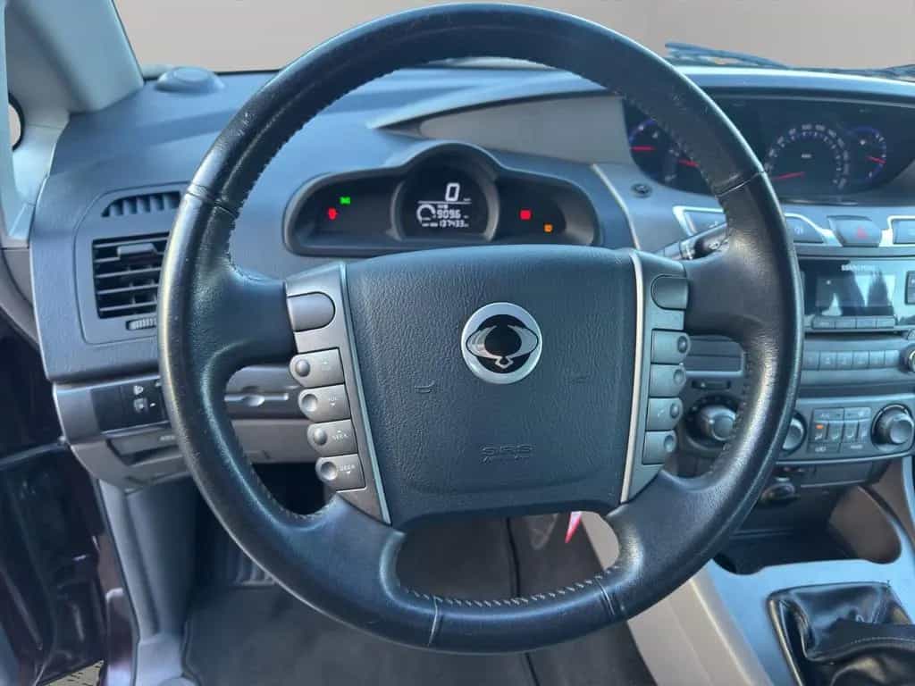 Ssangyong Rodius 2.0 e-XDi 200 Quartz 7-Sitzer AHK 10/2014-photo-5