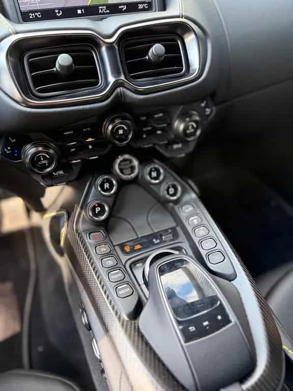 Aston Martin V8 Vantage 4.0 V8 360Kam Sport Plus Pack Carbon 08/2021-photo-11
