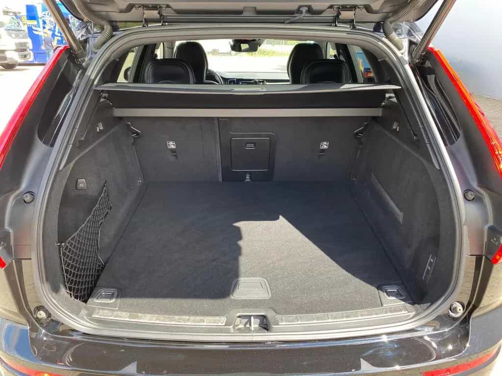 Volvo XC60 B5 AWD R Design 21" ACC DAB LUFT LHZ STDHZ 12/2019-photo-8