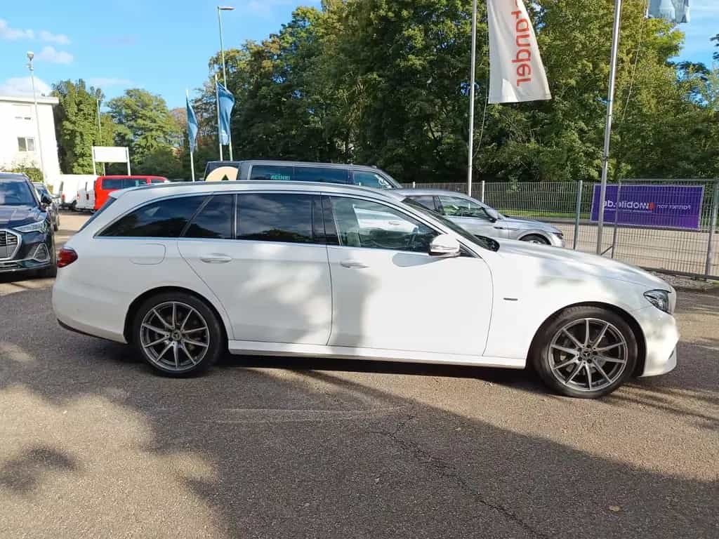 Mercedes-Benz E-Class E -Klasse T-Modell E 400 d 4Matic AMG 03/2020-photo-3