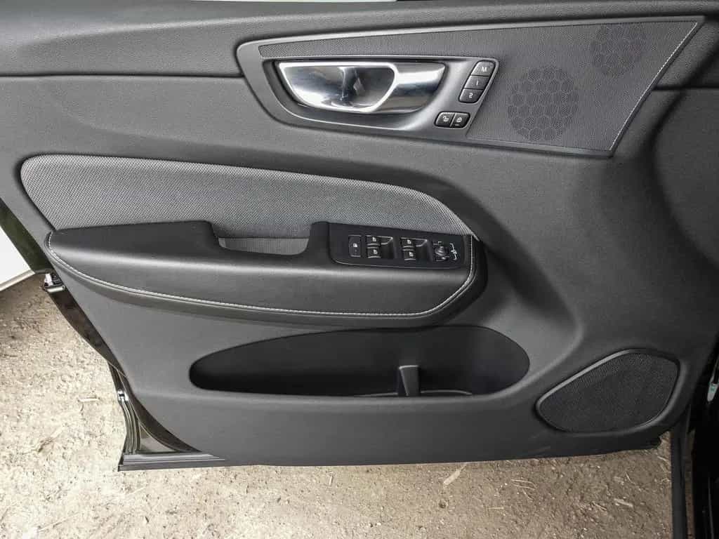 Volvo XC60 R Design 2WD B4 Diesel EU6d StandHZG AHK Le 08/2021-photo-11
